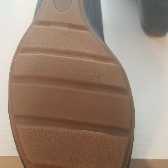 Shoes - Picture 3 of 4